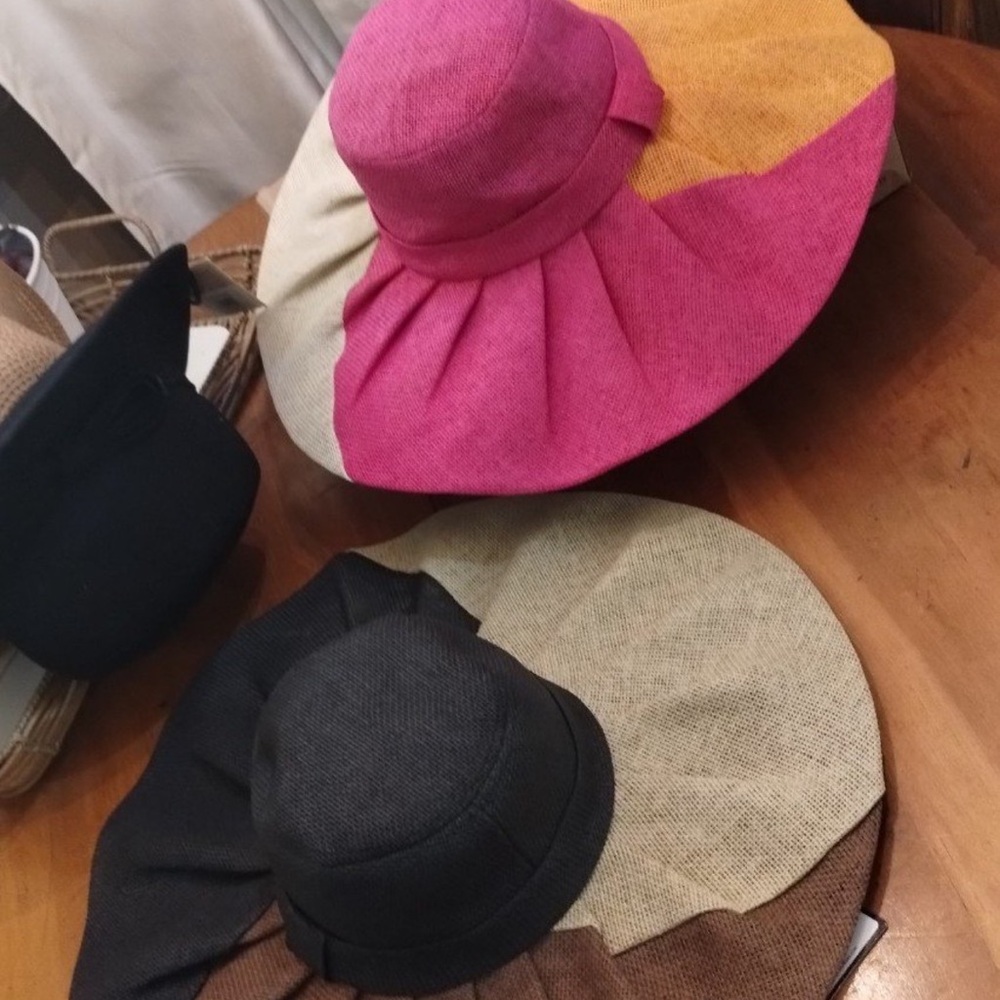 LIKE NEW SET OF 2 SHELLI SEGAL WIDE BRIM SUNHATS